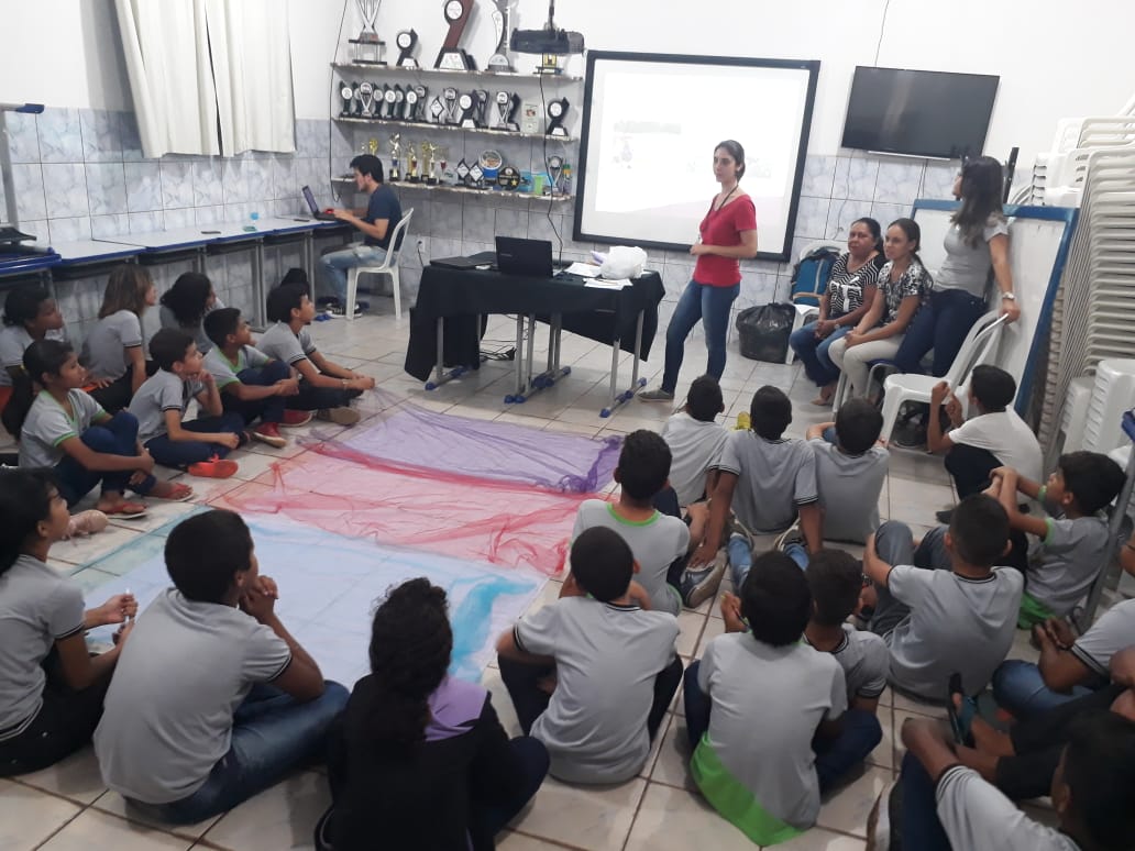 Alunos da Escola Belarmina Fernandes aprendem sobre reciclagem