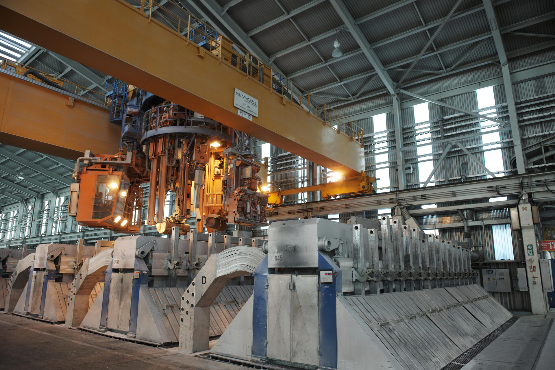 Potroom at the Qatalum aluminium smelter in Qatar. (Photo: Halvor Molland/Hydro)