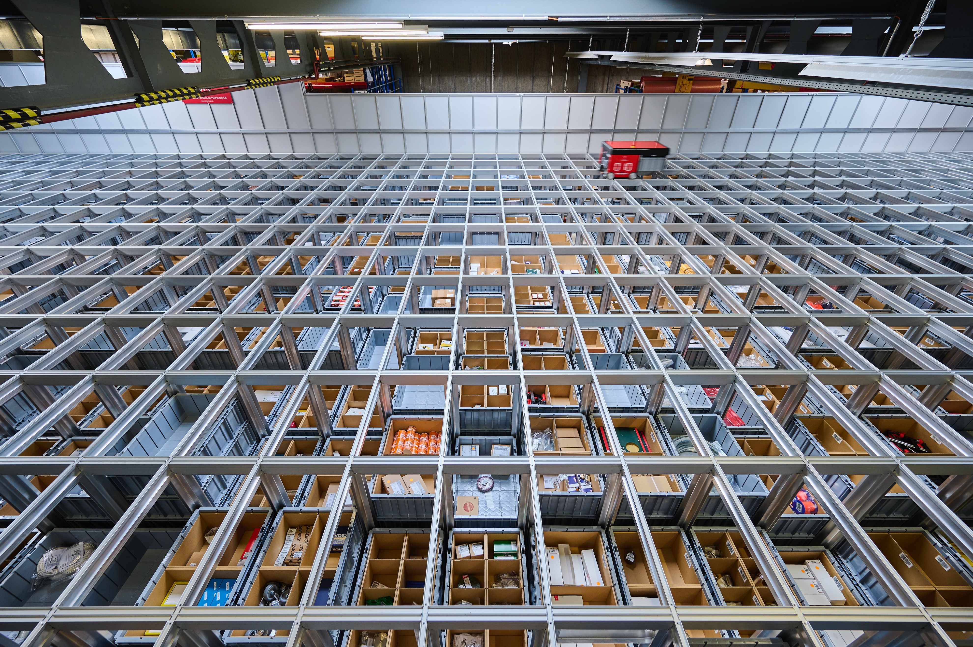 automatic cube storage system by AutoStore